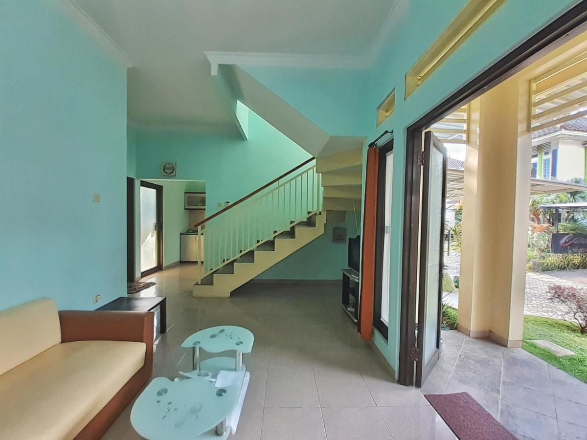 Villa 3 Bedroom Edelweis No. 7 Near Museum Angkut Бату Екстер'єр фото