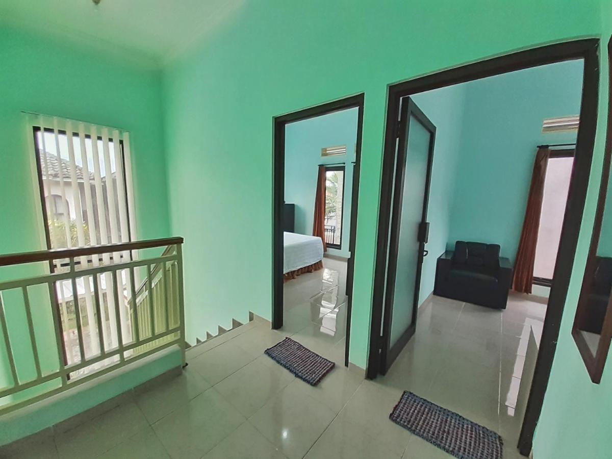 Villa 3 Bedroom Edelweis No. 7 Near Museum Angkut Бату Екстер'єр фото