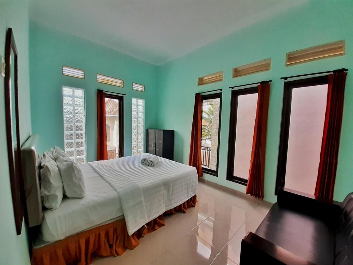 Villa 3 Bedroom Edelweis No. 7 Near Museum Angkut Бату Екстер'єр фото